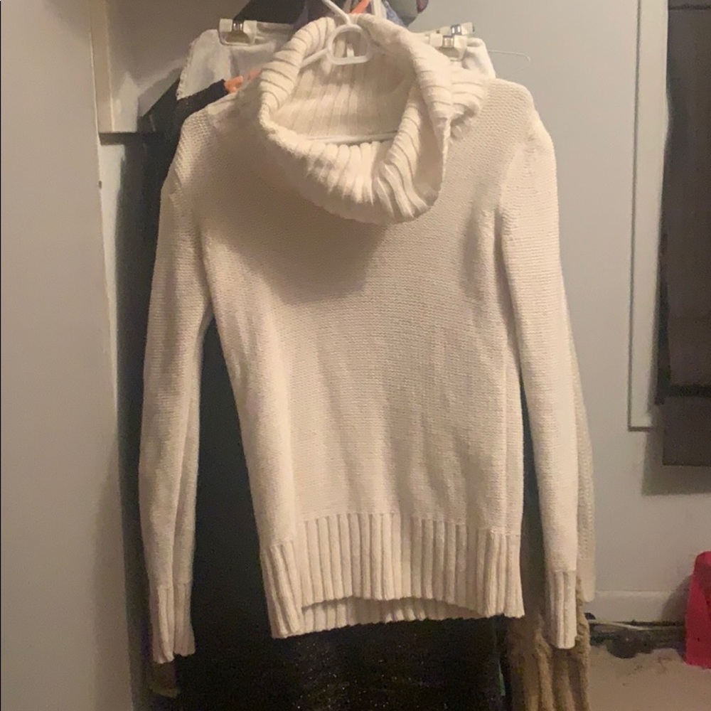 Old navy turtle neck sweater